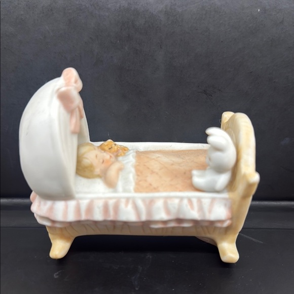 Treasured Memories “Our New Baby” 1983 Ernesco  E-3235 cradel and baby figurine - Picture 2 of 7